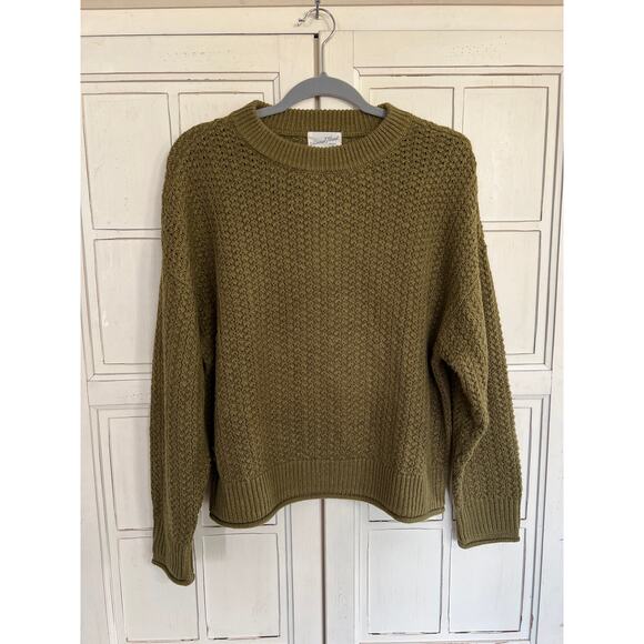 NWT Universal Tbread size medium olive green sweater - Picture 1 of 3